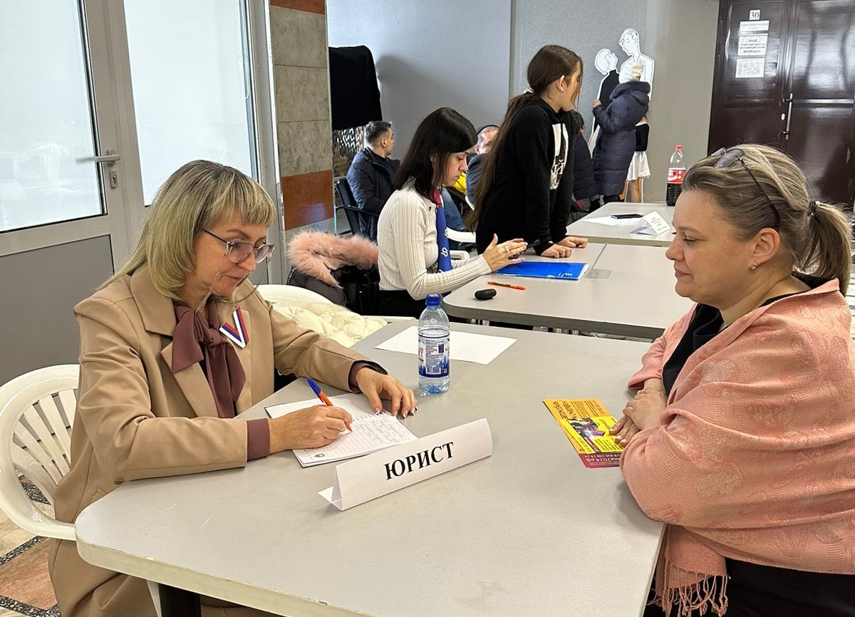 Члены Красноярского реготделения Ассоциации юристов России оказывали бесплатную юрпомощь на избирательных участках