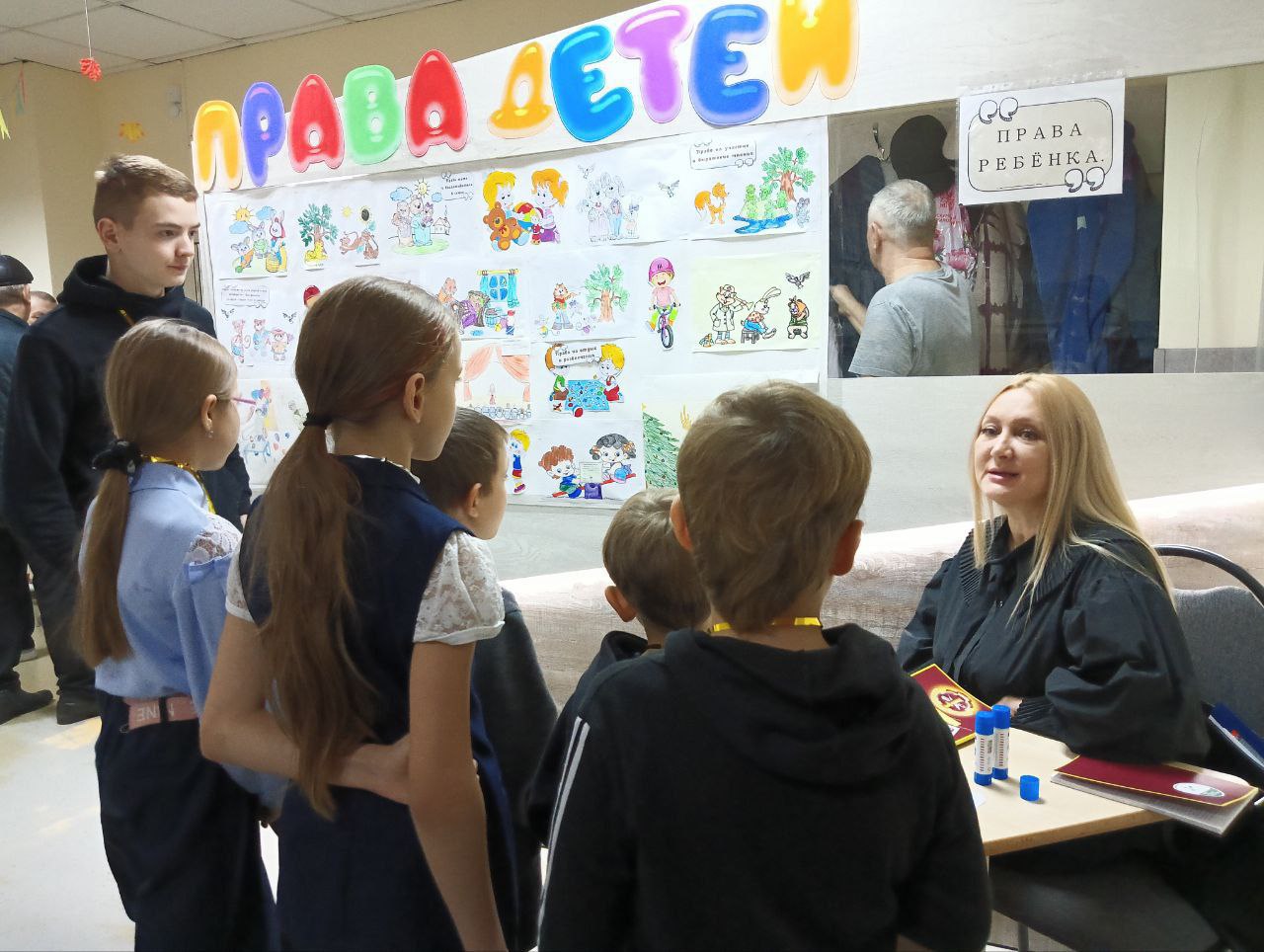 «Правовое колесо»: юные жители Сосновоборска прошли квест от Ассоциации юристов России ко Дню правовой помощи детям